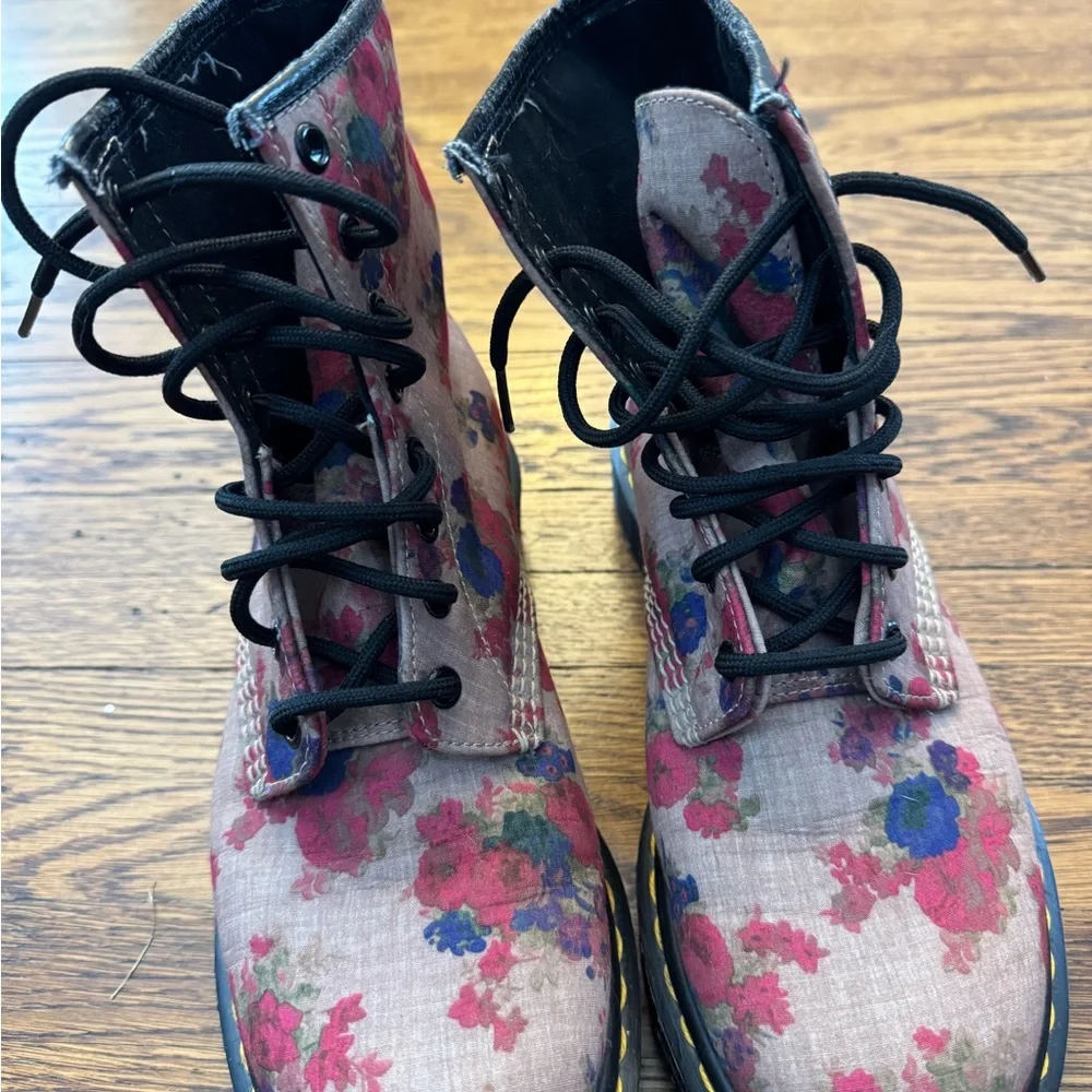 Dr. Martens Taupe Vintage Bouquet Castel (LIKE NEW) FIRM PRICE. Awesome boots! - Picture 7 of 16